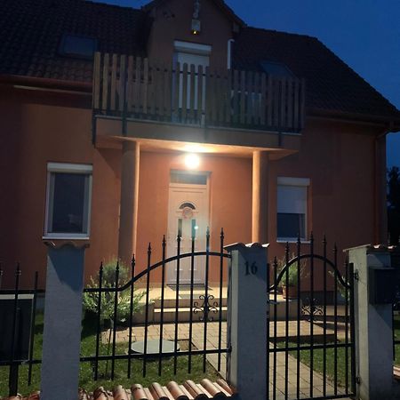 Feher Orchidea Apartman Egerszalók Exterior foto